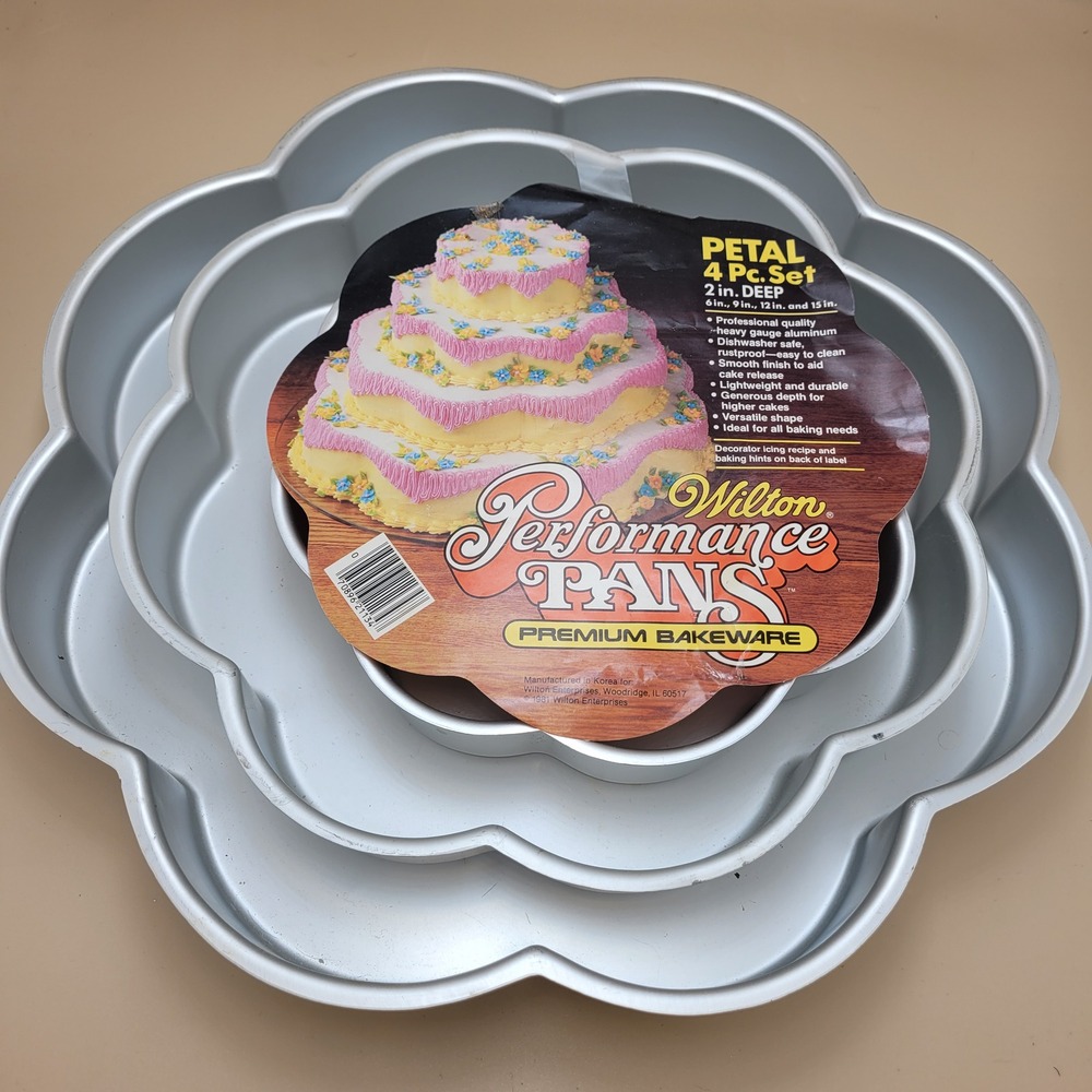 Wilton Performance 4 Pan Petal Set 6 9 12 15 Inch Aluminum Cake Pans 2105-2134